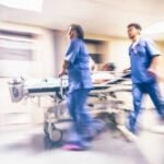 Acilde ürolog bulunur mu, hangi durumlar ürolojik acil kabul edilir konusunu anlatan bilgilendirici görsel