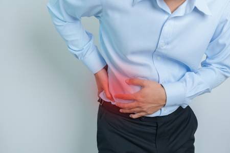 Böbrek taşı belirtileri, tanı yöntemleri ve tedavi süreçlerini anlatan bilgilendirici görsel