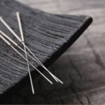 Kronik prostatit belirtilerinin yönetiminde akupunkturun destekleyici bir yaklaşım olarak değerlendirildiğini gösteren temsili görsel