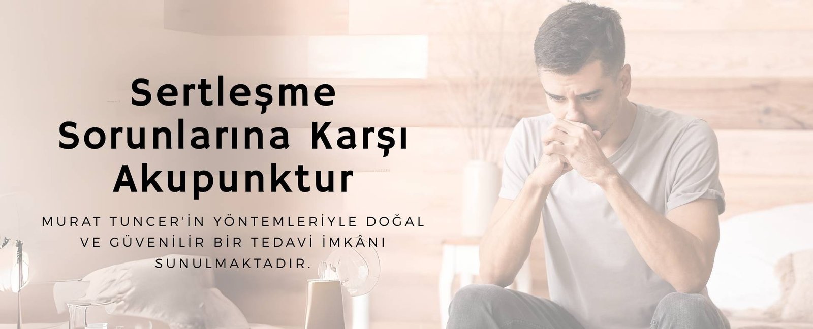 Sertleşme bozukluğuna karşı akupunktur tedavisi uygulayan uzman doktorun klinik ortamında gerçekleştirdiği seans.